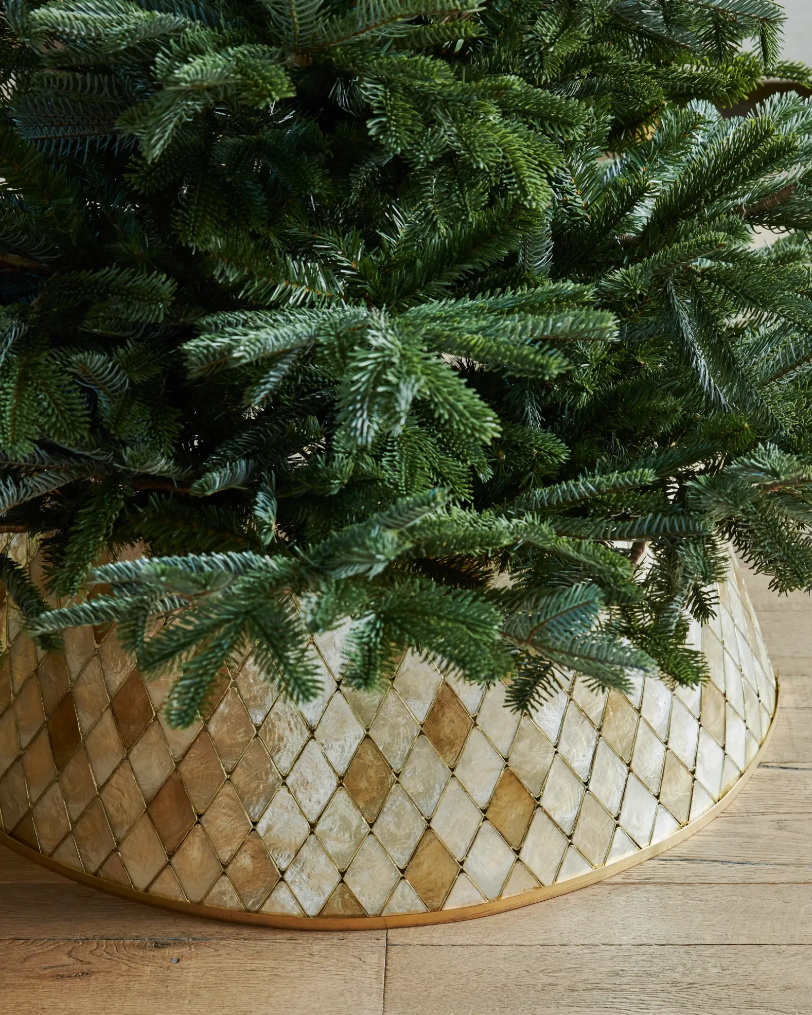Capiz Christmas Tree Collar