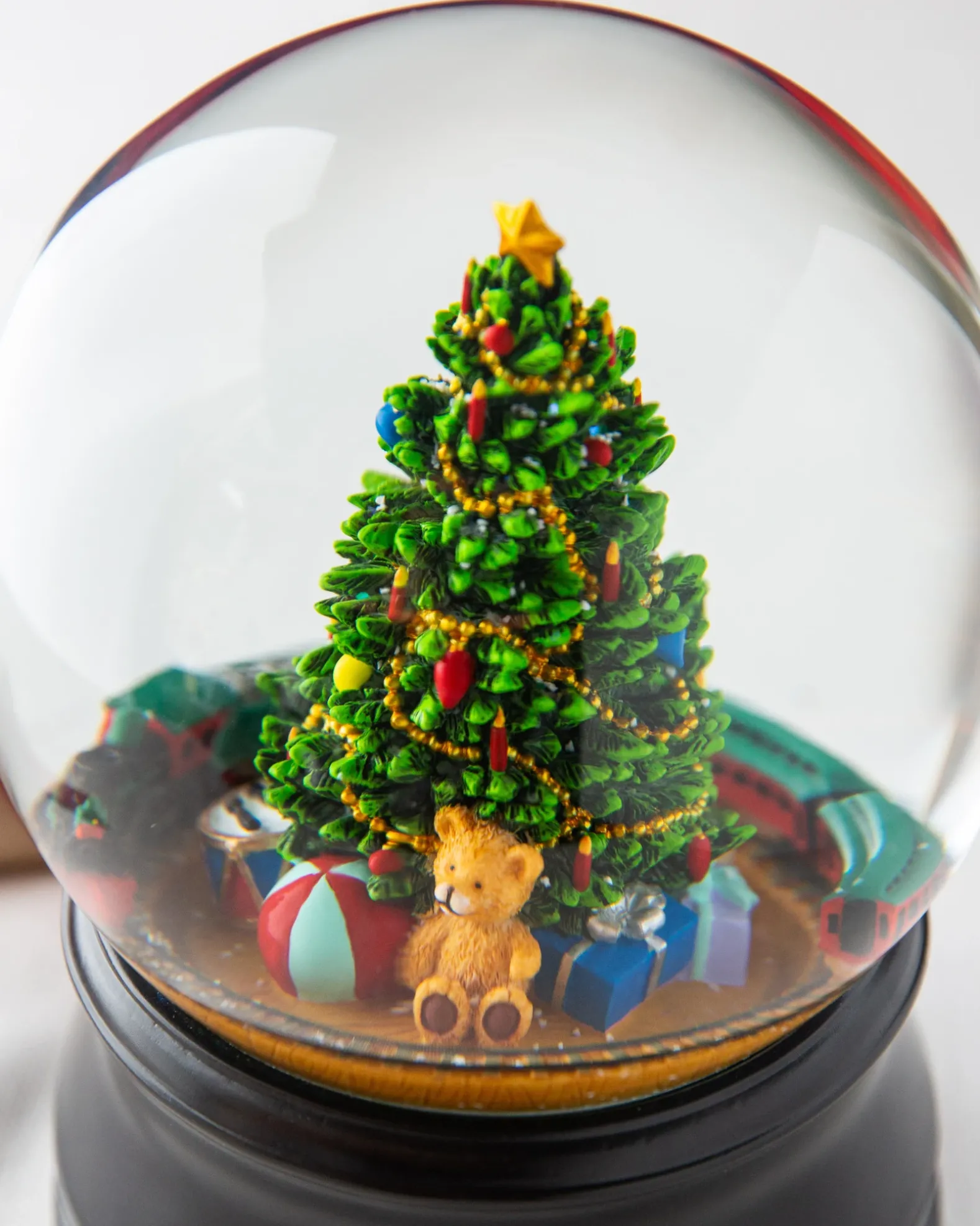 Christmas Moments Musical Snow Globes